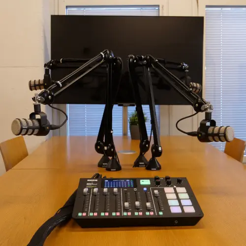 Studiovälineistöä